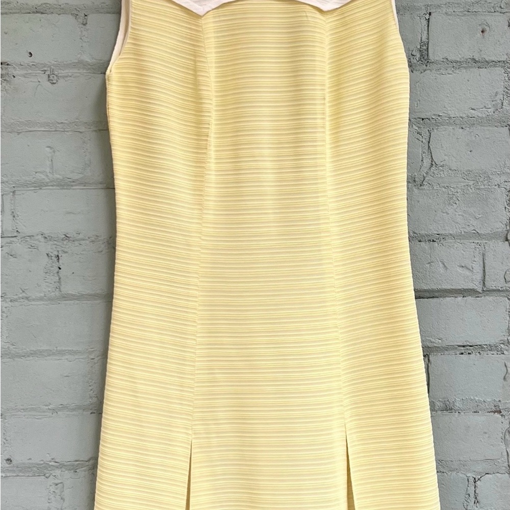 Vintage 60s Sleeveless Yellow Dress with White Yoke Collar - Picture 7 of 9